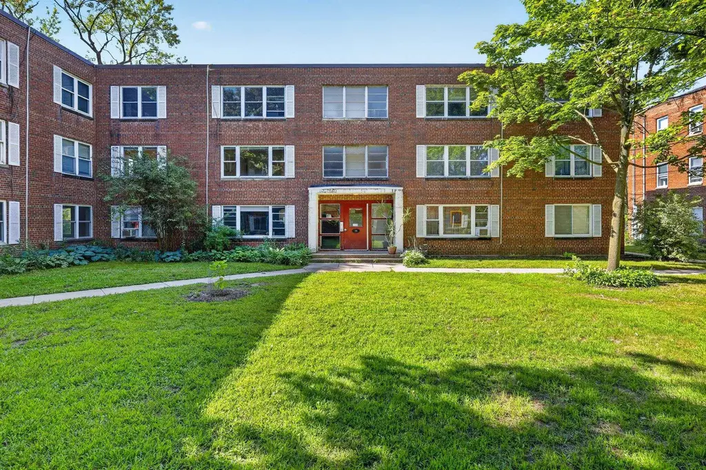 #3 - 36 Sherman Terrace, Madison