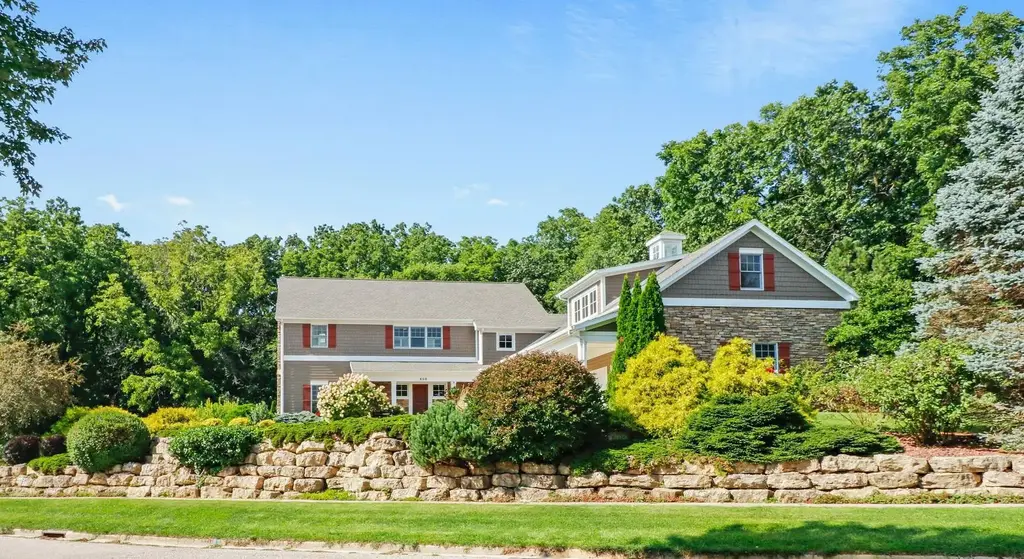 608 Bascom Hill Drive, Baraboo