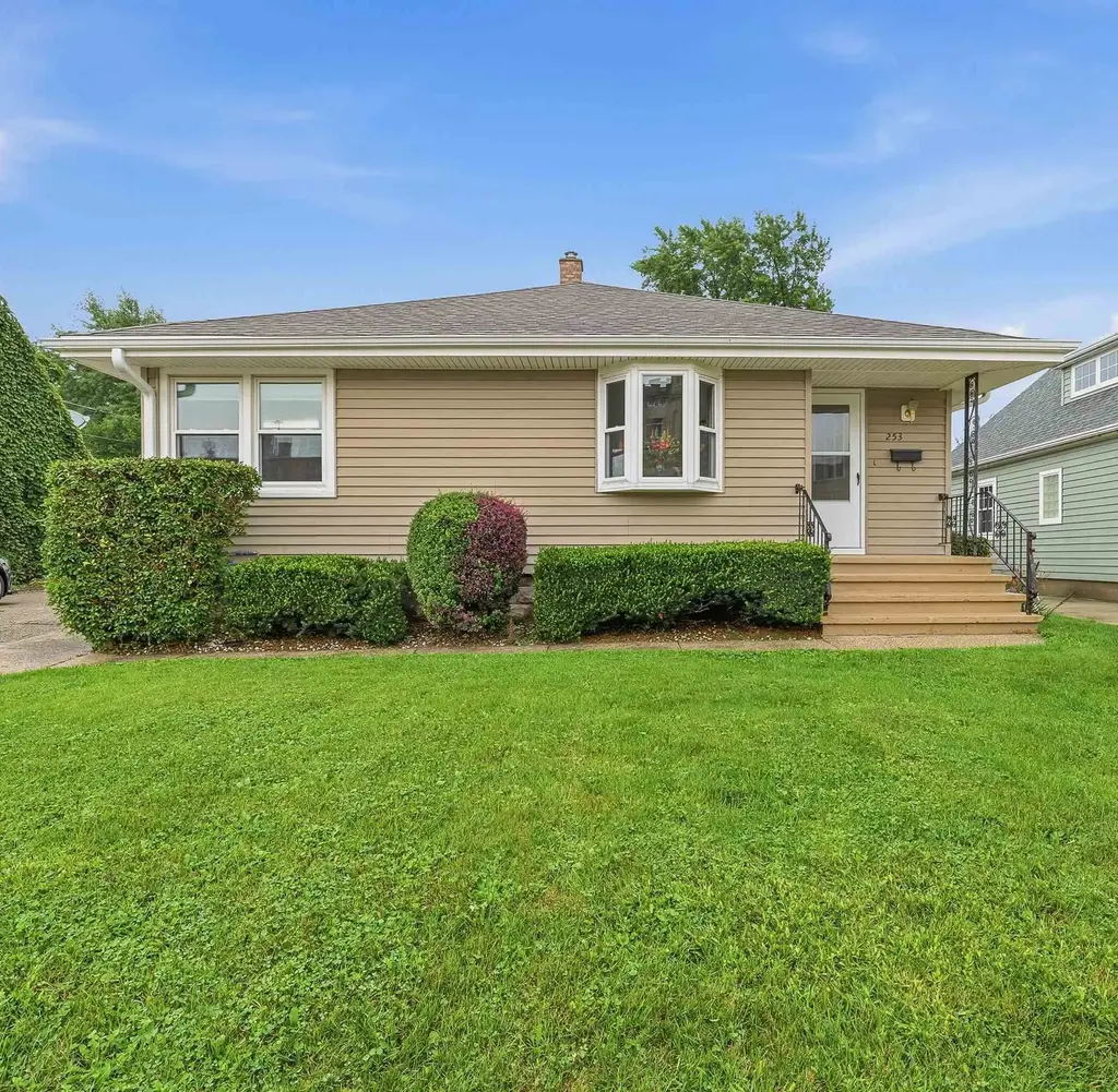 253 S Madison Street, Waupun