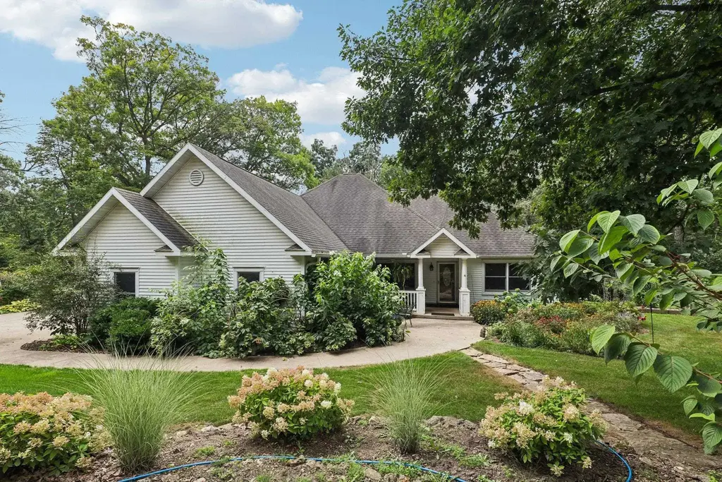 936 Lawinger Road, Linden