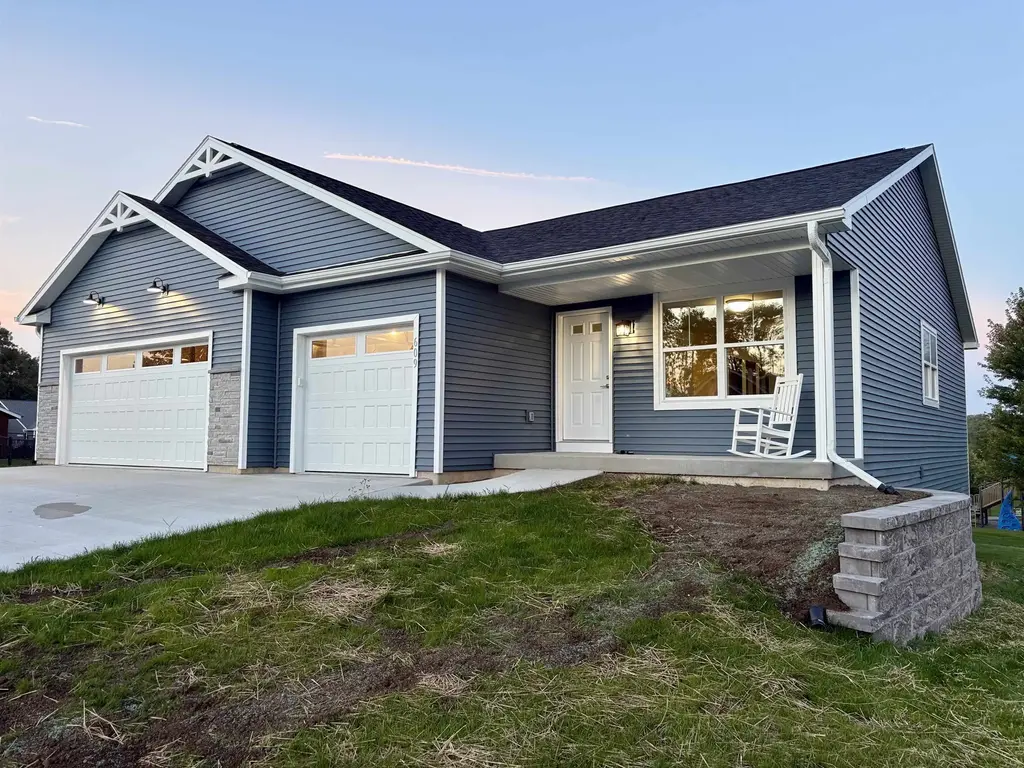 609 Lake View Avenue, Merrimac