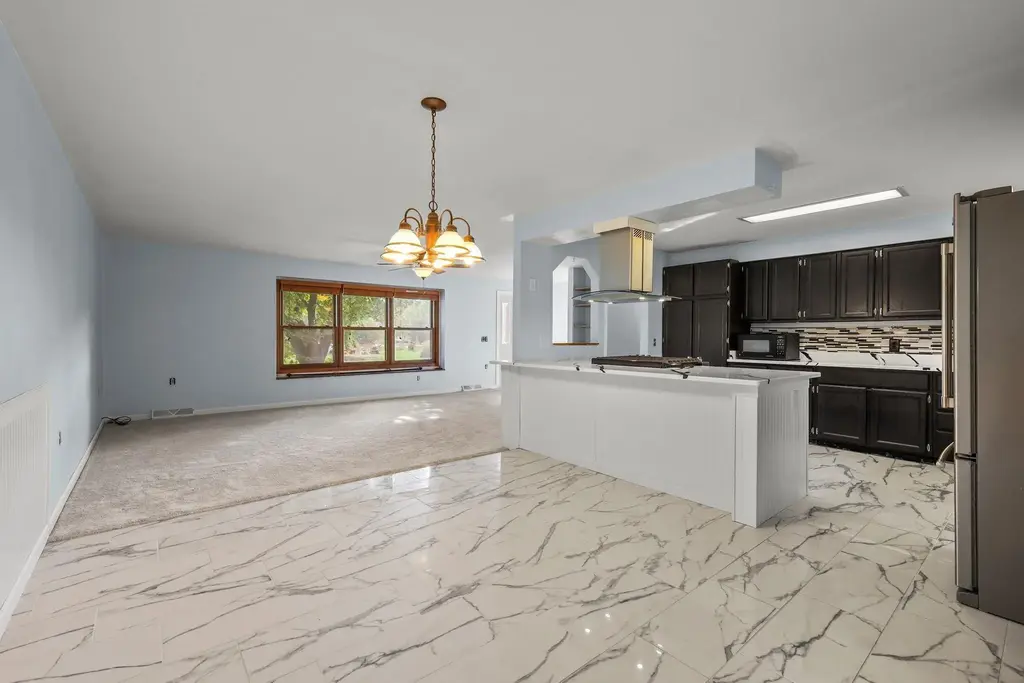 6160 Helena Road, Arena