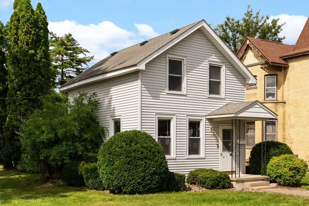 111 E Carroll Street, Portage