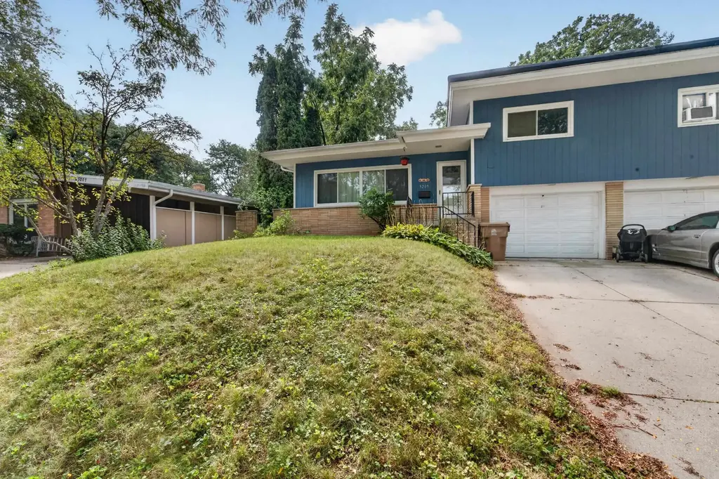 5209 Manitowoc Parkway, Madison