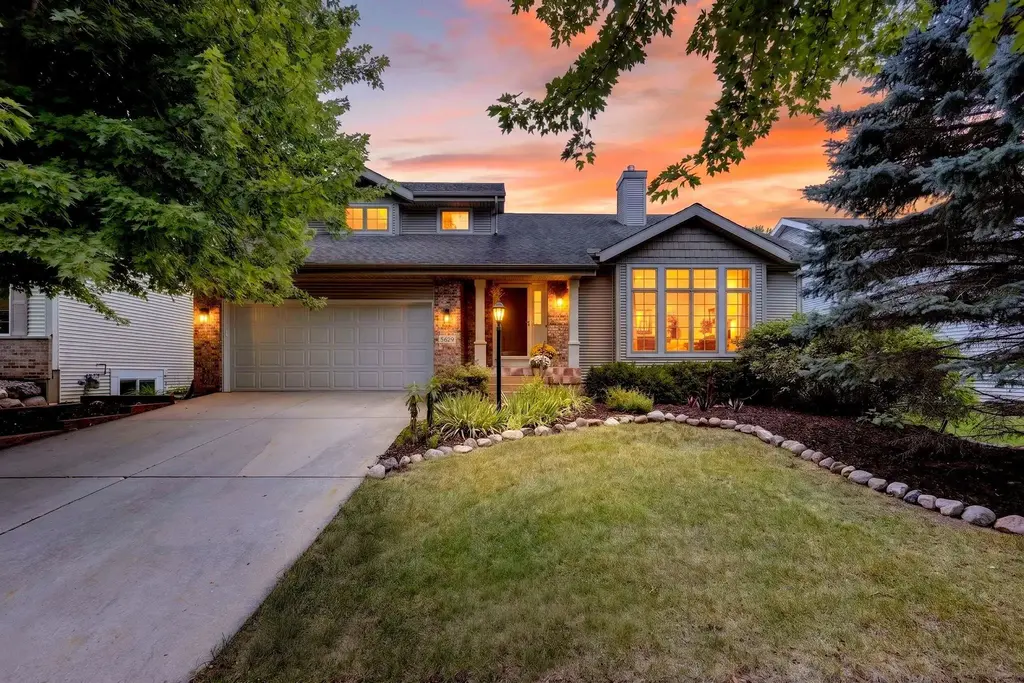 5629 Kinsale Drive, Fitchburg