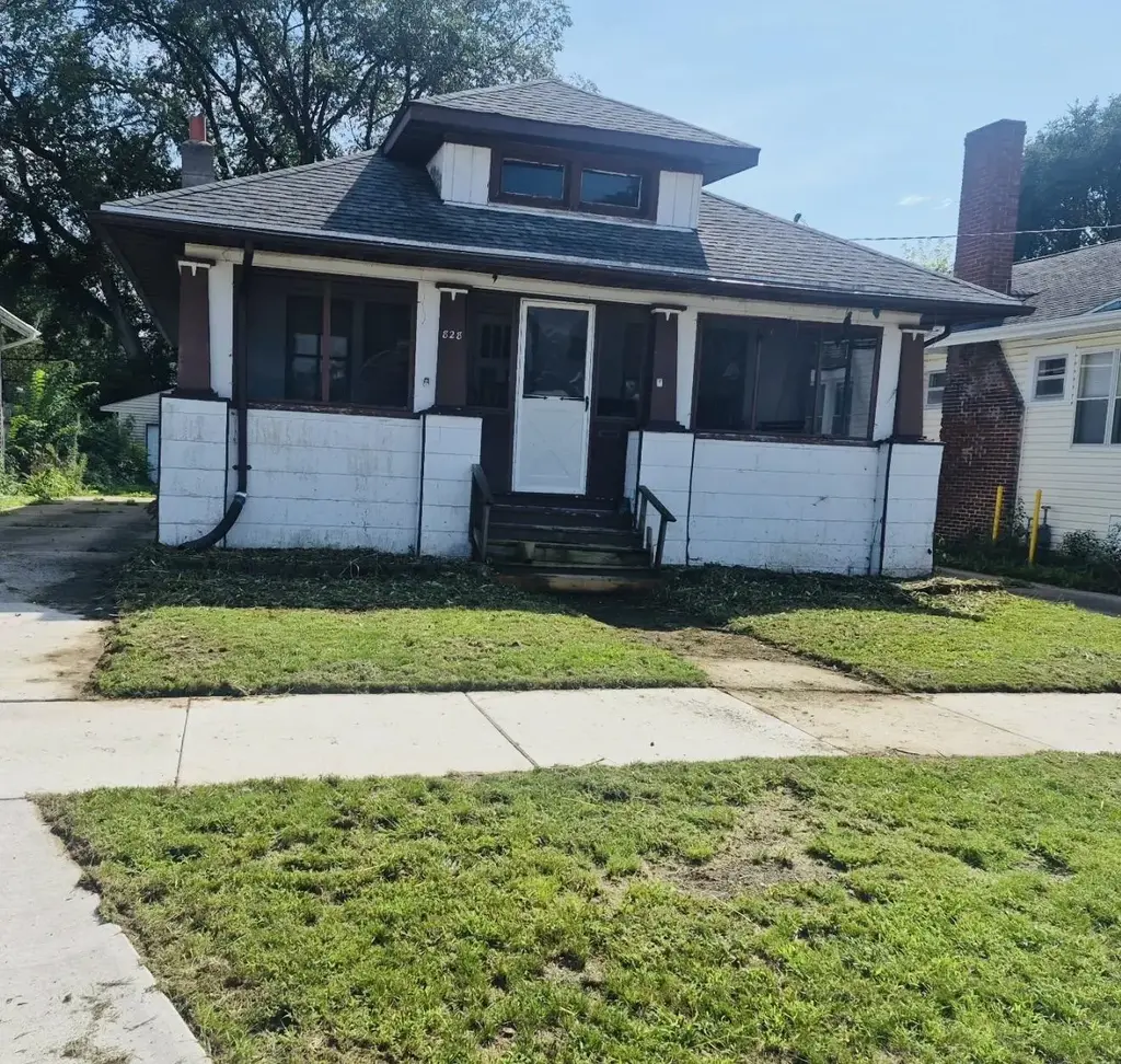 828 Sherman Avenue, Janesville
