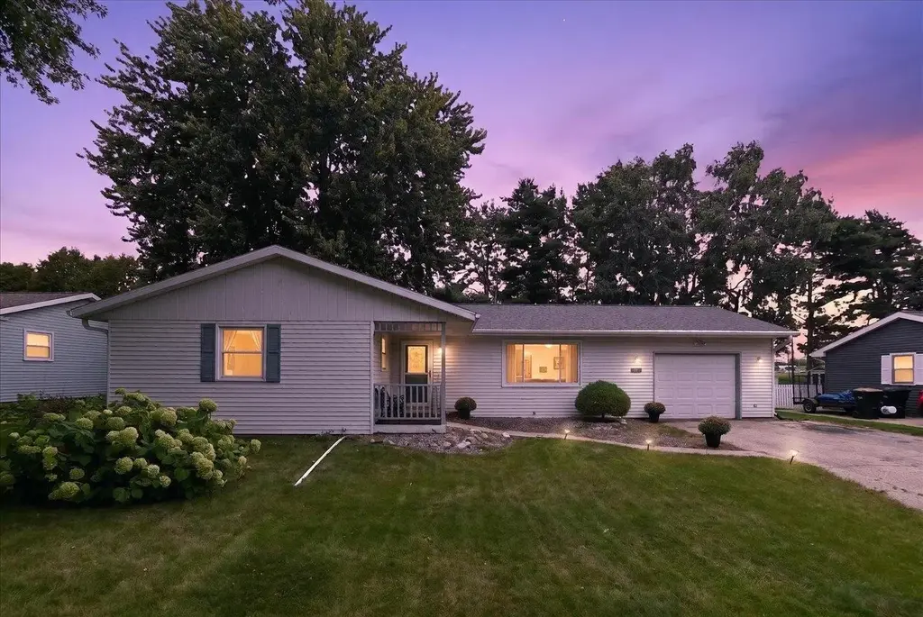 512 Yorktown Road, DeForest