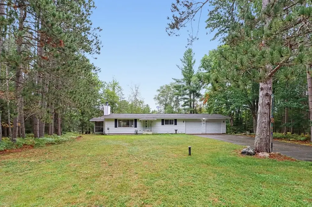 6096 River Road, Cloverland