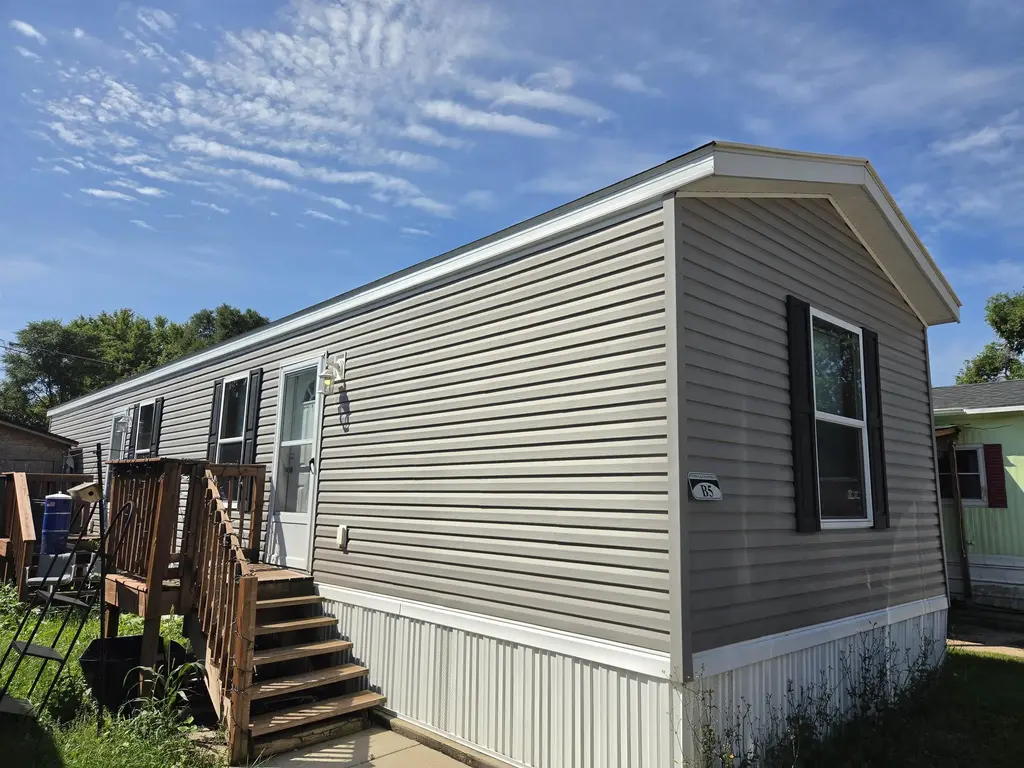 #b5 - 1105 Kellogg Avenue, Janesville