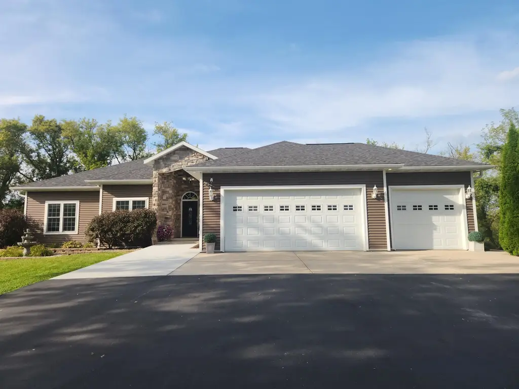 E9722 N Reedsburg Road, Delton