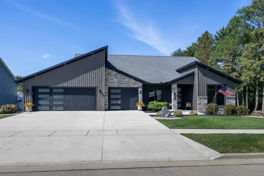 3633 Walters Way, Janesville