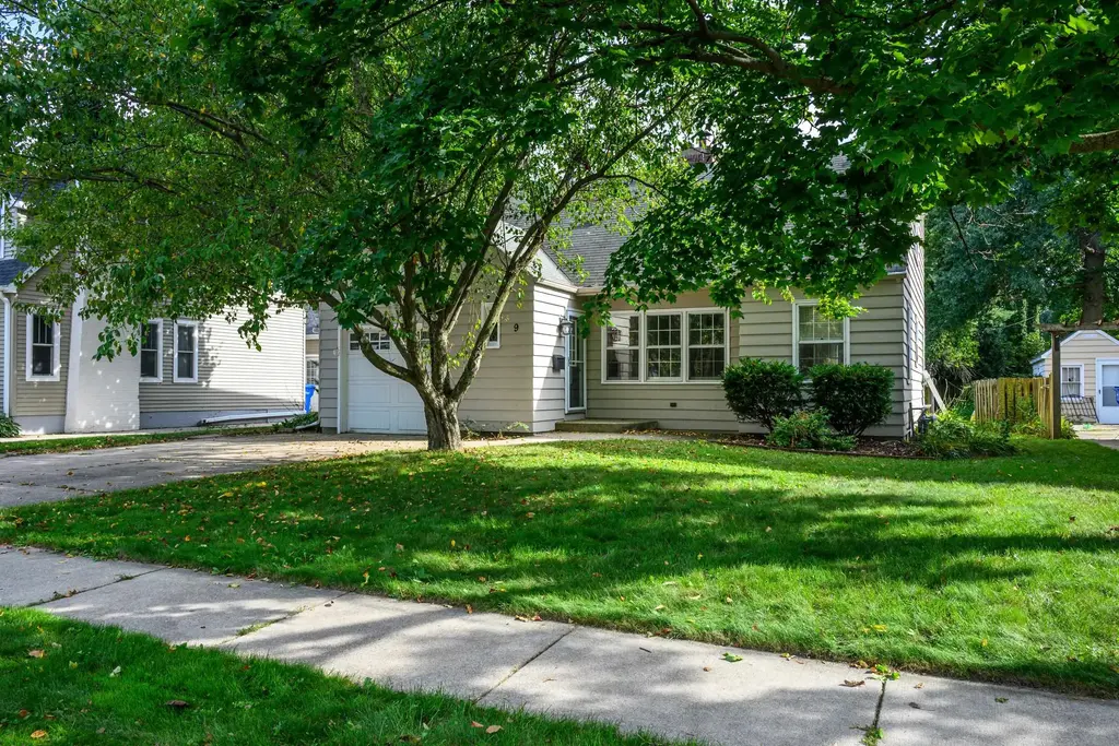 9 Oxford Place, Maple Bluff