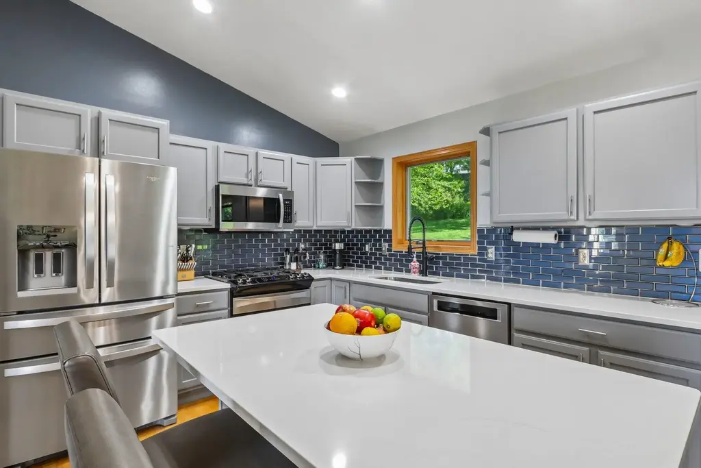 10872 Blue Mountain Avenue, Blue Mounds