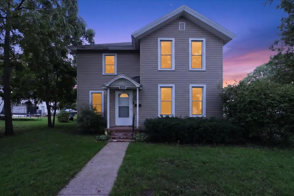 608 1st Center Avenue, Brodhead