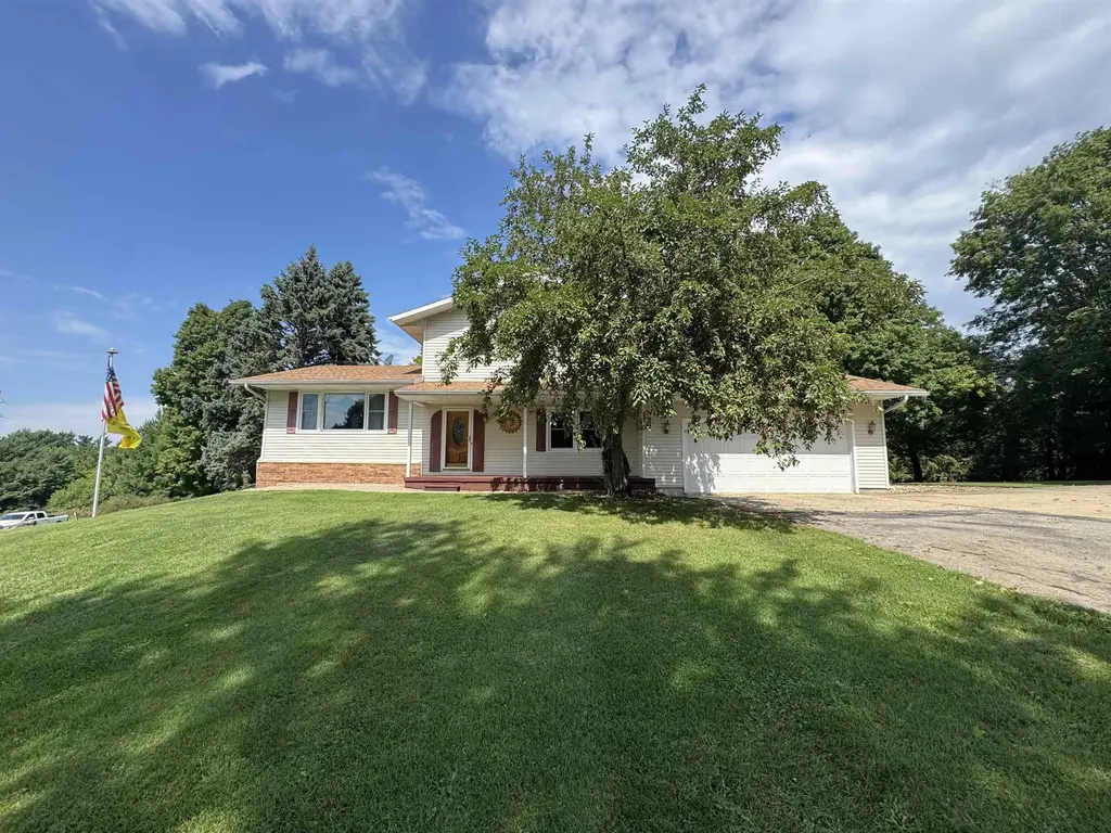W5642 Rolling Acres Lane, Monroe