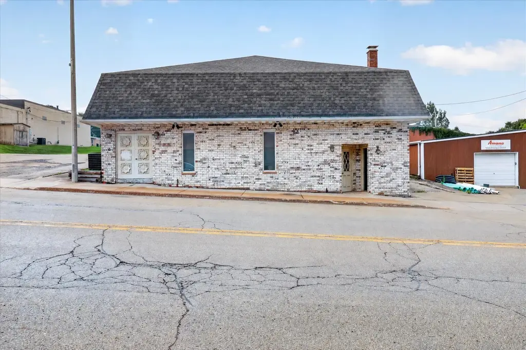 544 Main Street, Highland