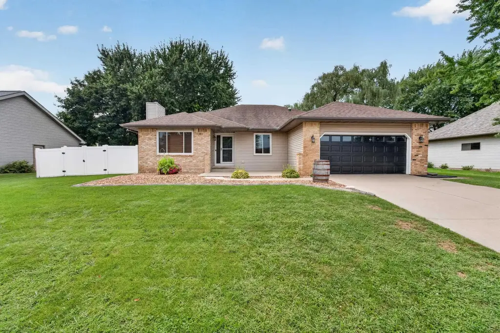 408 Pinehurst Drive, Waunakee