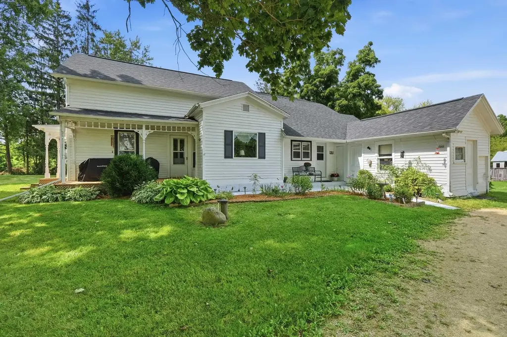 982 County Road T, Medina