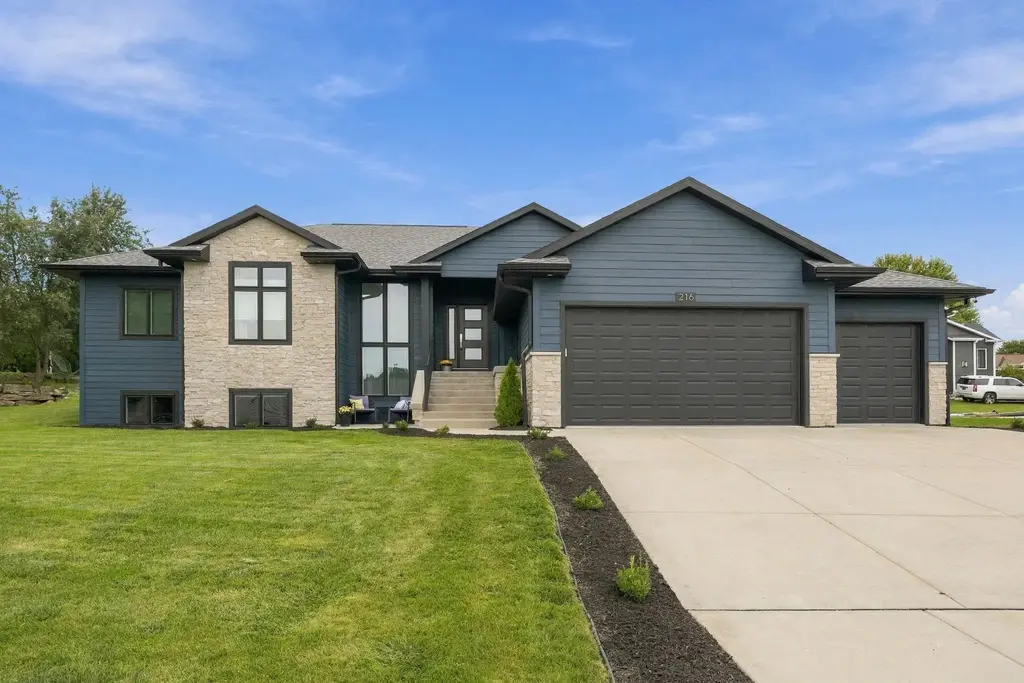 216 Ridge Creek Drive, Janesville