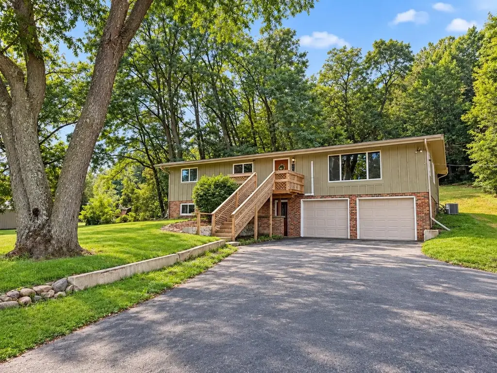 S2437 Meadowview Road, Winfield