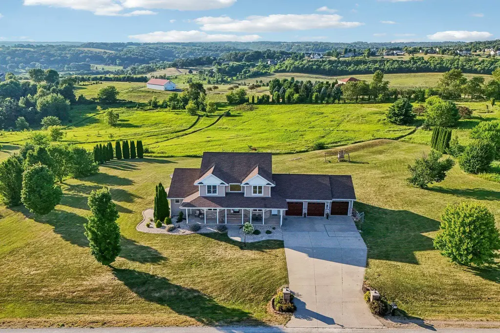 W5360 Highland Drive, New Glarus