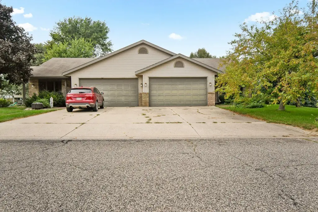 706 Forest Edge Drive, Mazomanie