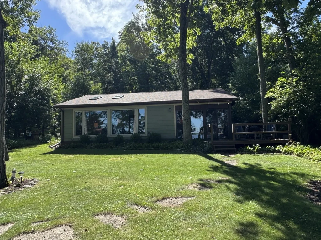 W6250 N Lakeview Drive, Marquette