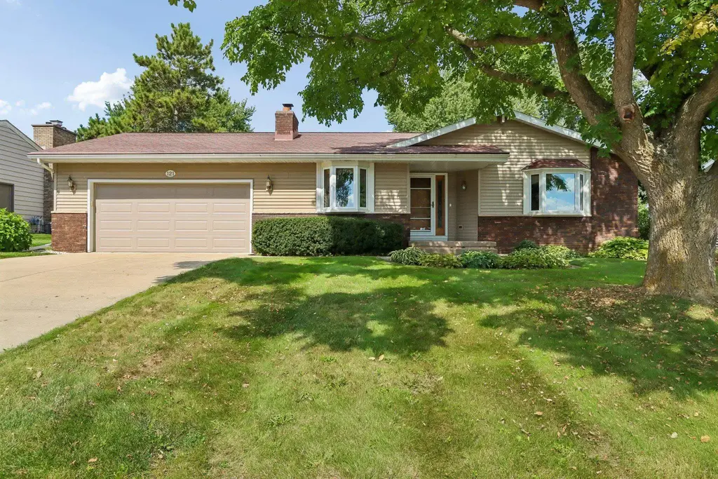 121 Winston Way, Waunakee