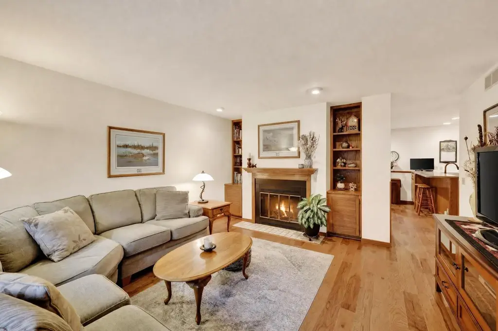 8 Oak Grove Drive, Madison