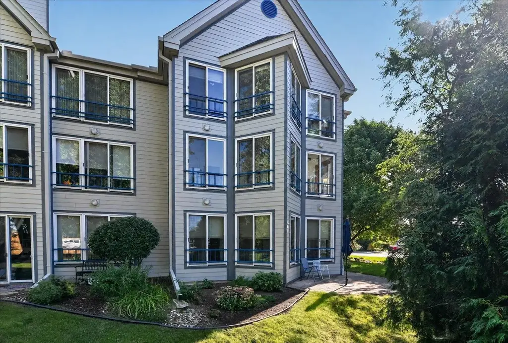 #312 - 5387 Mariners Cove Drive, Westport