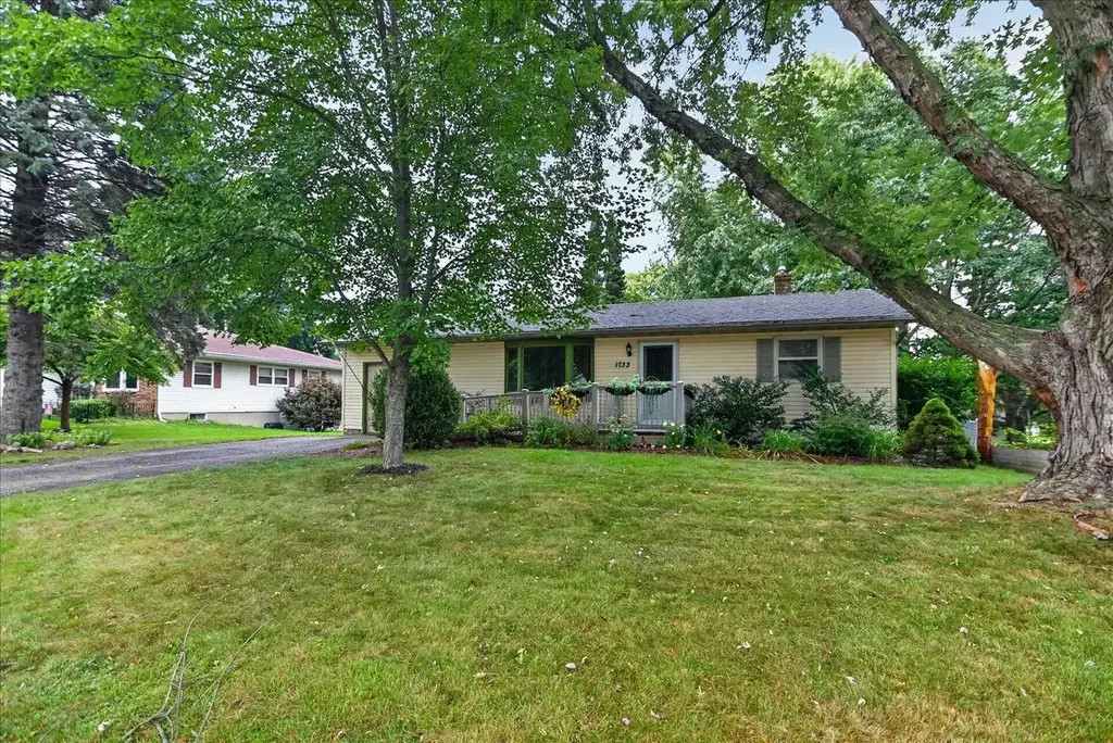 1733 Hildebrandt Street, Stoughton