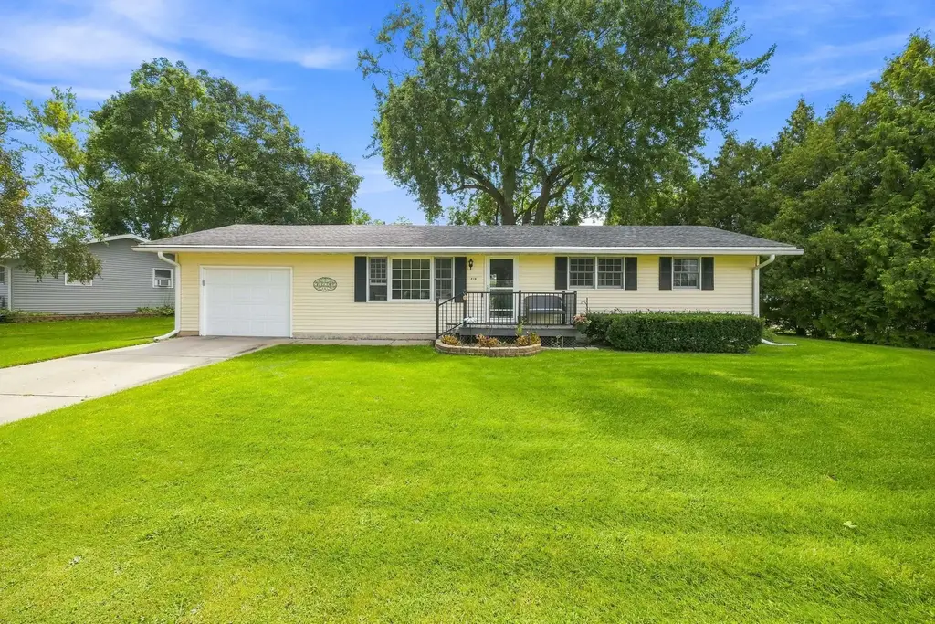 219 N Crescent Drive, Milton