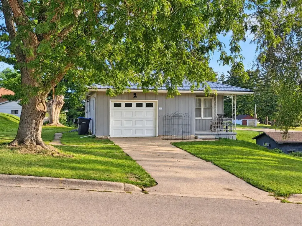 712 10th Avenue, New Glarus