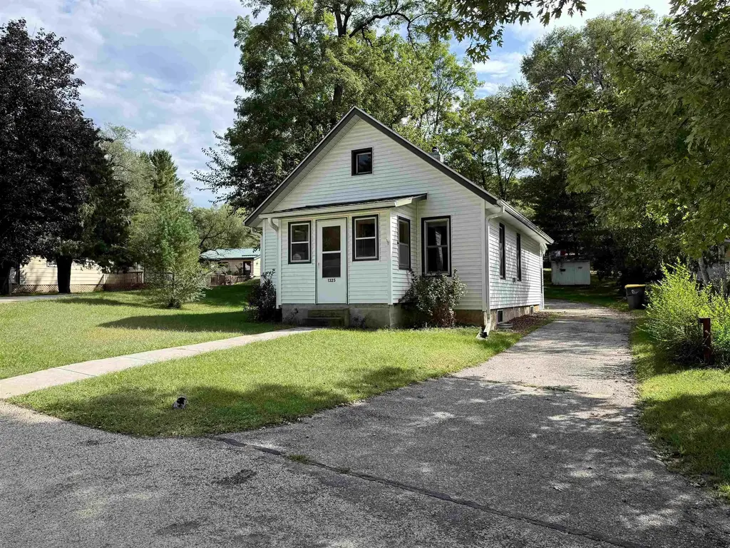 1325 Haseltine Court, Richland Center
