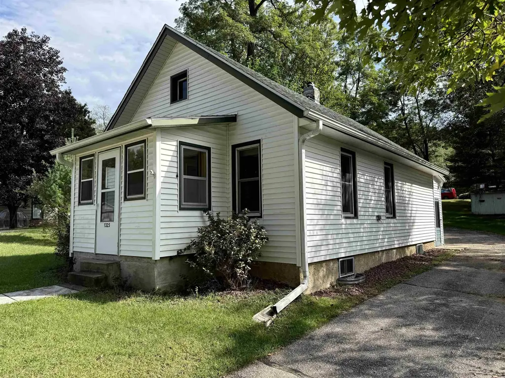 1325 Haseltine Court, Richland Center