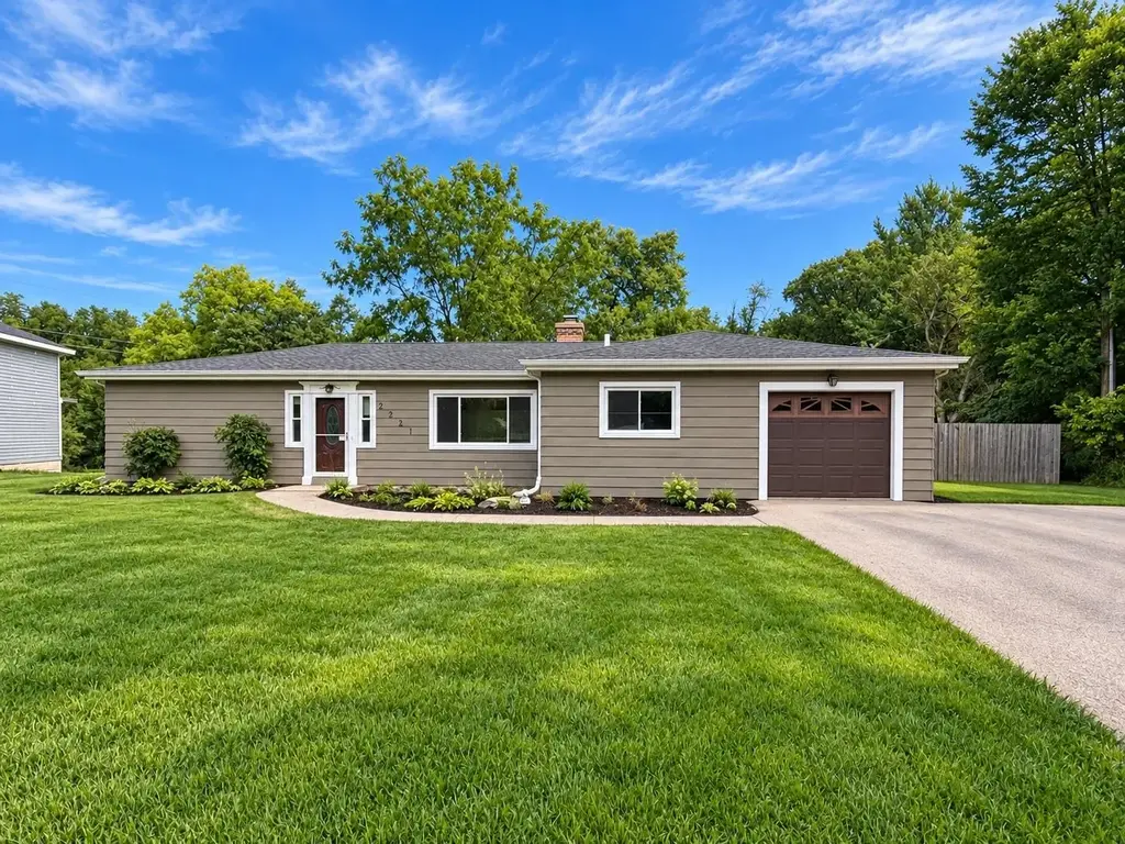 2221 E Ridge Road, Turtle