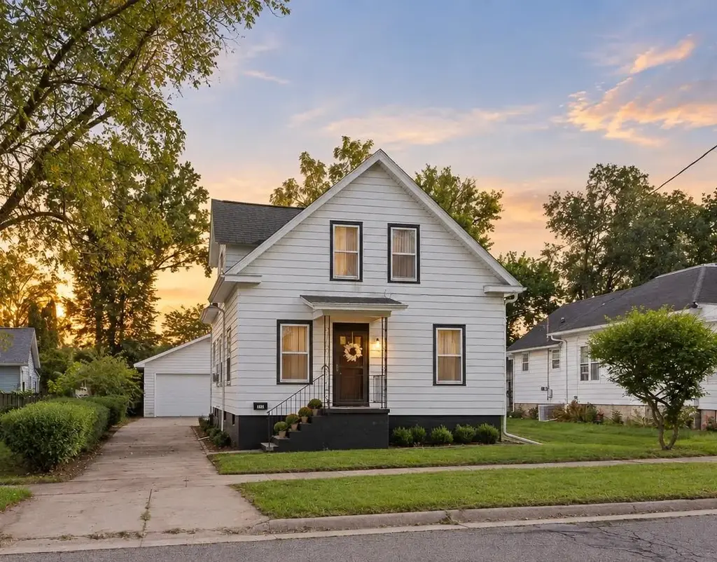 306 W Edgewater Street, Portage