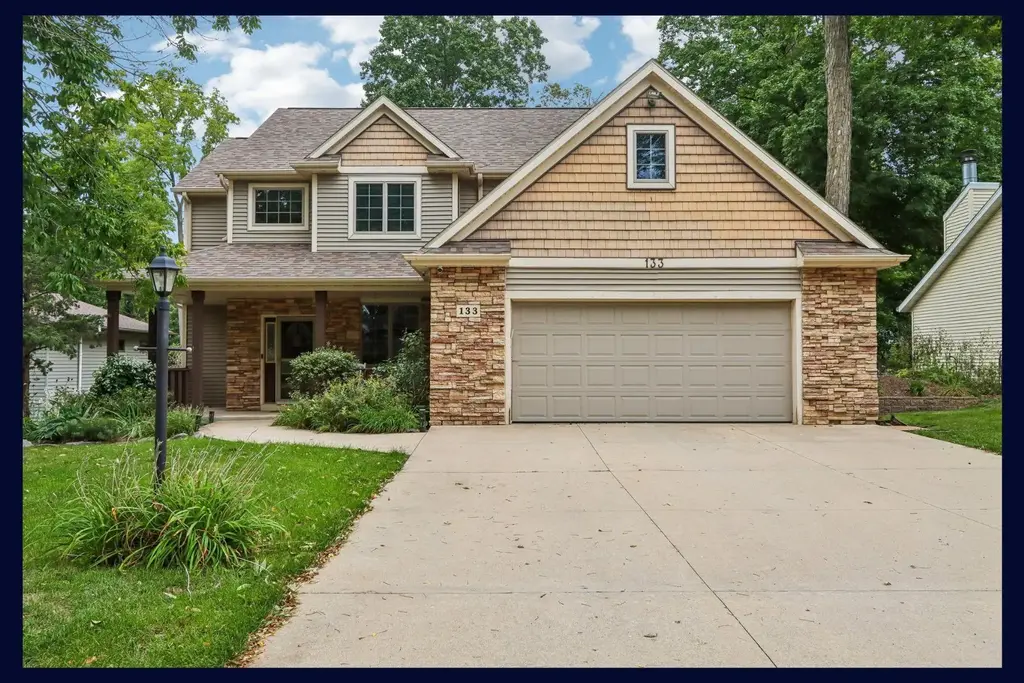 133 Phillips Lane, Lake Mills