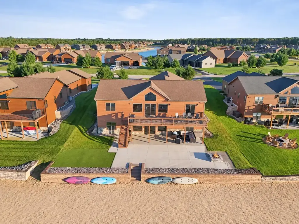 W5764 Brook Trout Court, Germantown