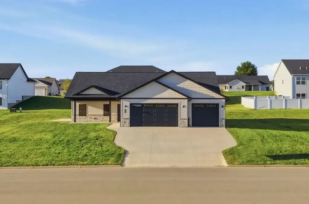 325 Model Road, Cuba City