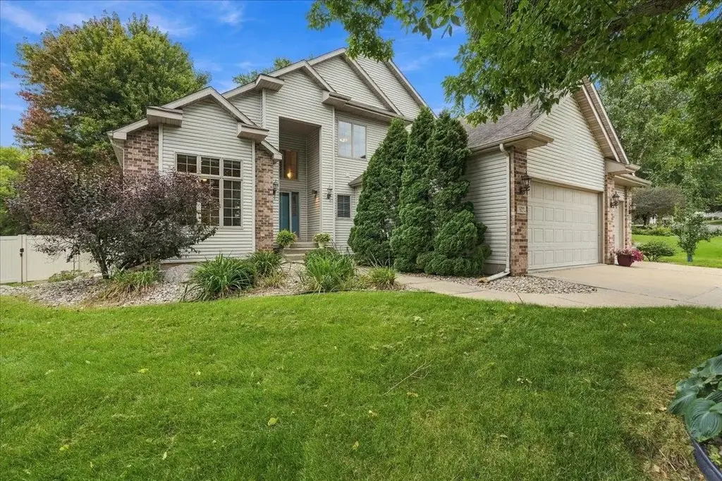1299 St Patrick Way, Sun Prairie