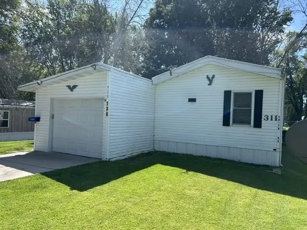 311 Smith Drive, Beaver Dam