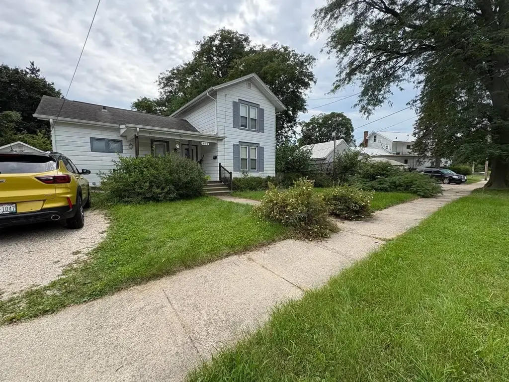 864 Glen Street, Janesville