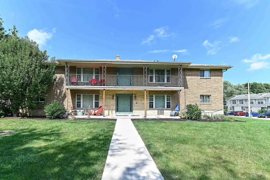 4284 S Whitnall Avenue, Milwaukee