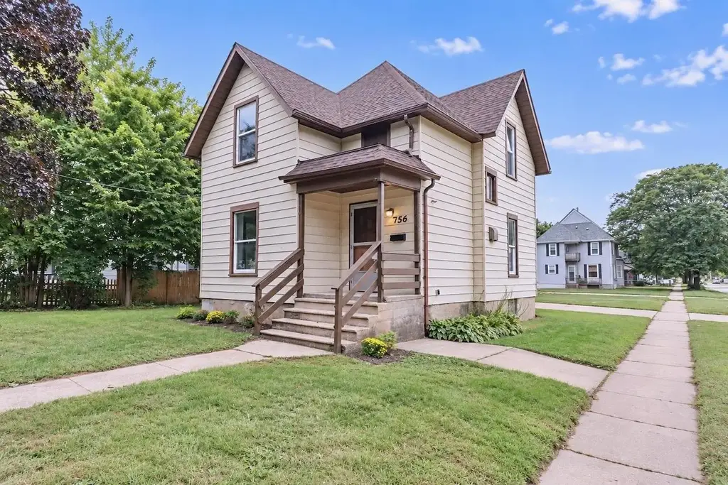 756 8th Street, Beloit