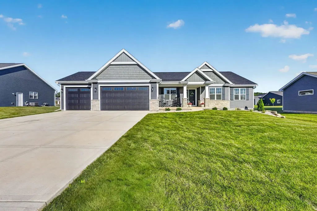 6648 Ramshorn Drive, Windsor