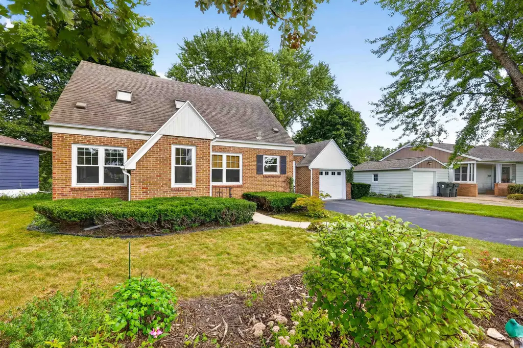 186 Hillcrest Circle, Sun Prairie