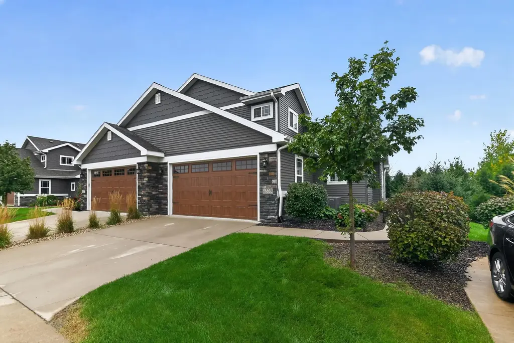 6539 Cortland Park Drive, Windsor