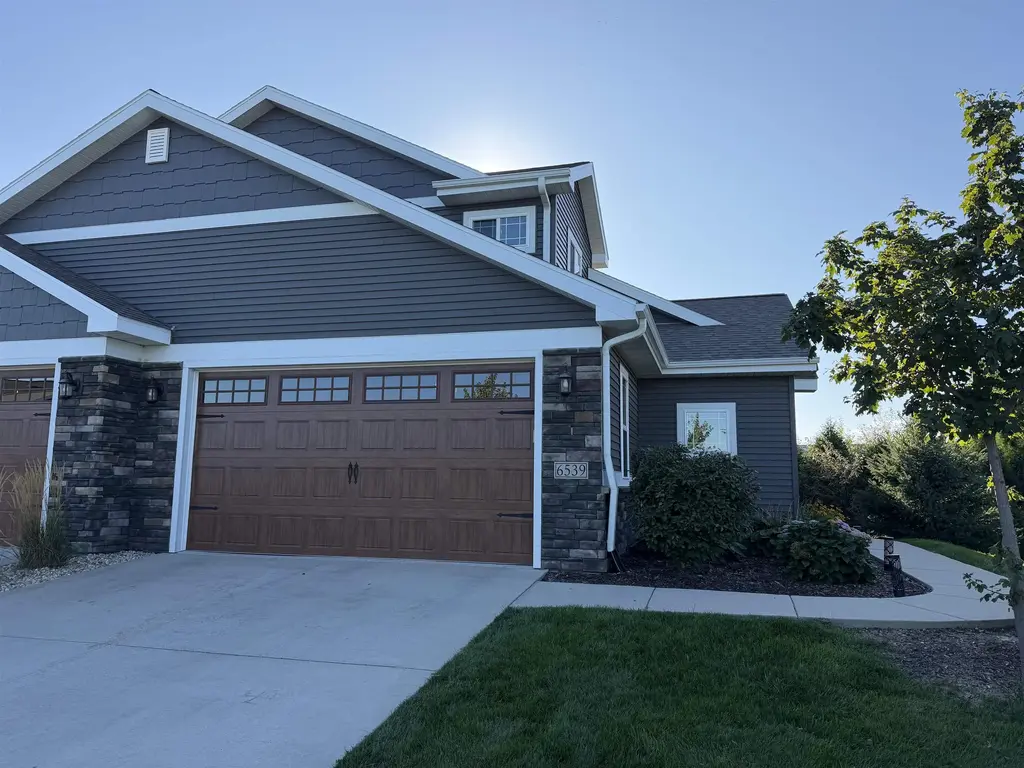 6539 Cortland Park Drive, Windsor