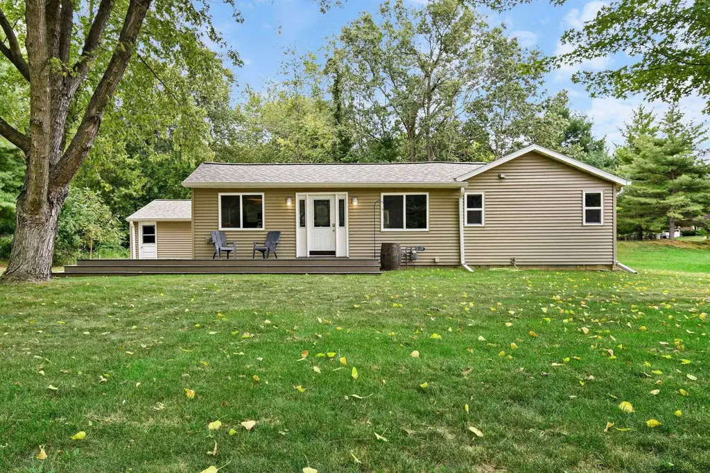N2832 N Lake Point Drive, Lodi